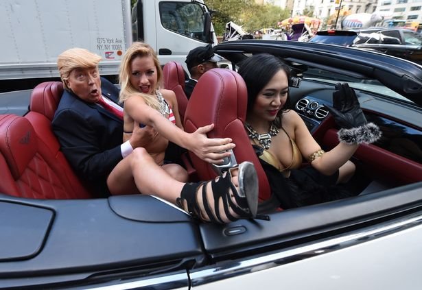 Ενας ψεύτικος Τραμπ χαϊδεύει κορίτσια στη μέση της Νέας Υόρκης και προκαλεί πανικό [εικόνες] | iefimerida.gr 10