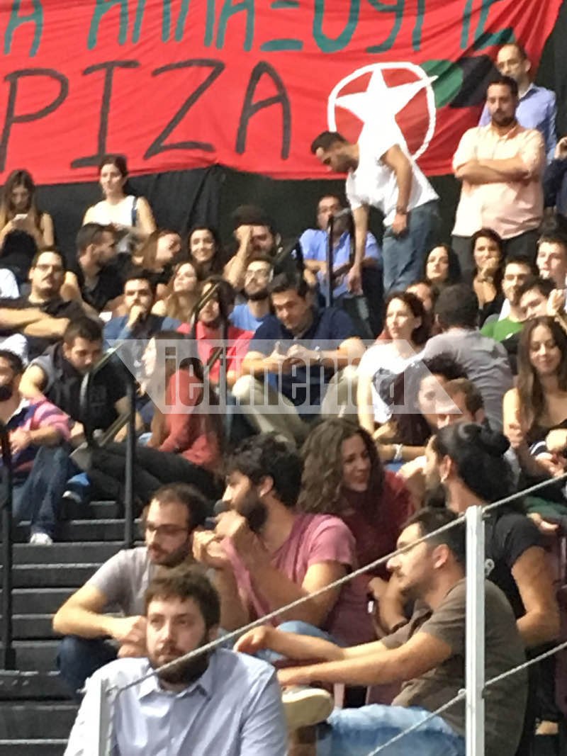 Συνέδριο ΣΥΡΙΖΑ: Στις εξέδρες με τη Νεολαία ο Αλέξης Τσίπρας [αποκλειστικές εικόνες] | iefimerida.gr 1