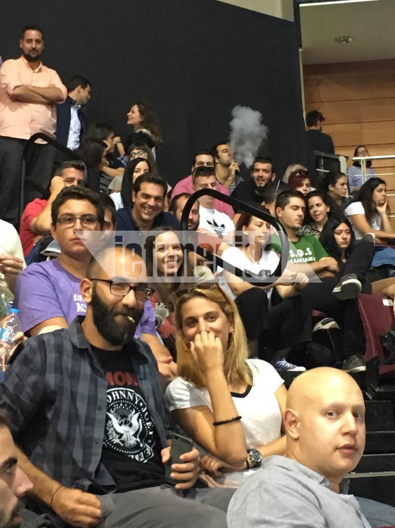 Συνέδριο ΣΥΡΙΖΑ: Στις εξέδρες με τη Νεολαία ο Αλέξης Τσίπρας [αποκλειστικές εικόνες] | iefimerida.gr 2