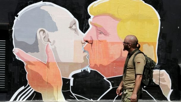 Γιατί τα WikiLeaks στηρίζουν τον Τραμπ; | iefimerida.gr 0