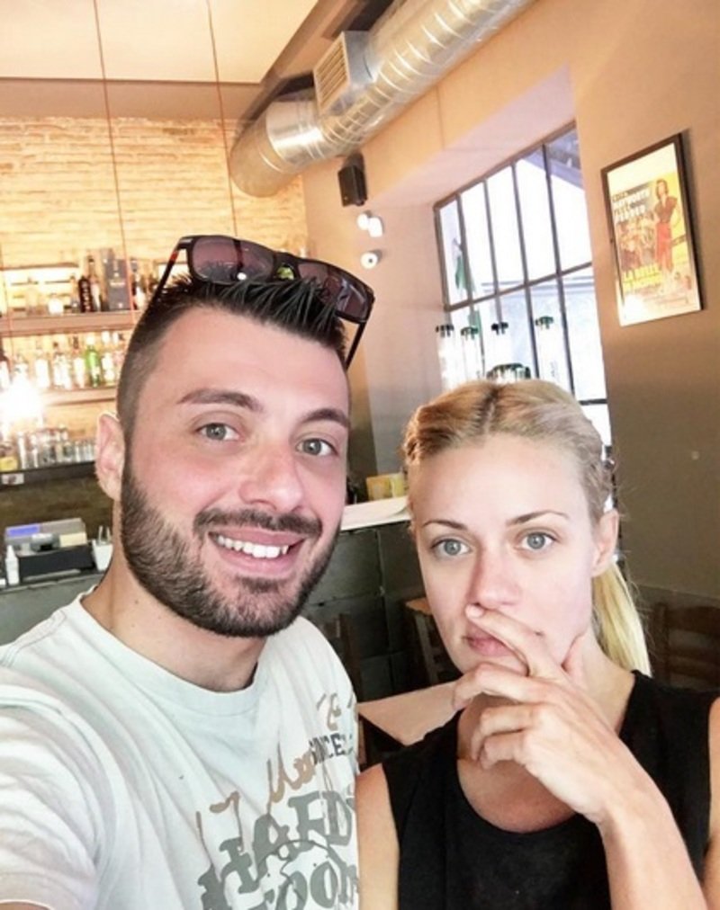 H Ζέτα Μακρυπούλια μοιάζει καταπληκτικά με τον αδελφό της! [εικόνα]  | iefimerida.gr 0