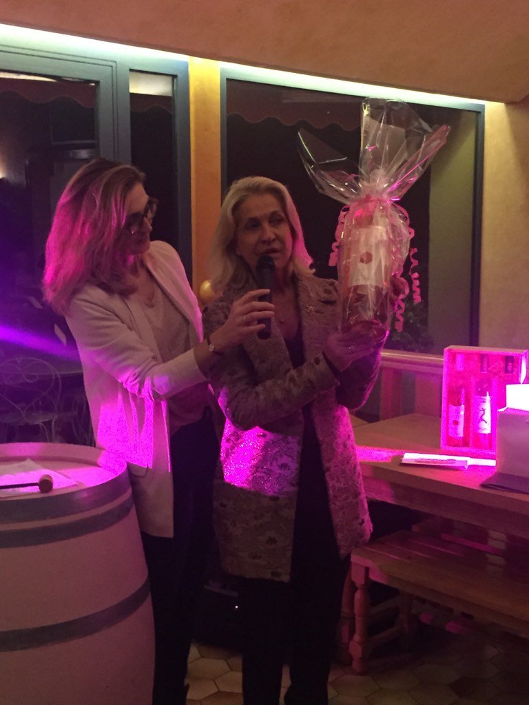 Ζουλί Γκαγιέ: Η επανεμφάνιση της συντρόφου του Ολάντ -Δοκιμάζει κρασιά [εικόνες] | iefimerida.gr 2