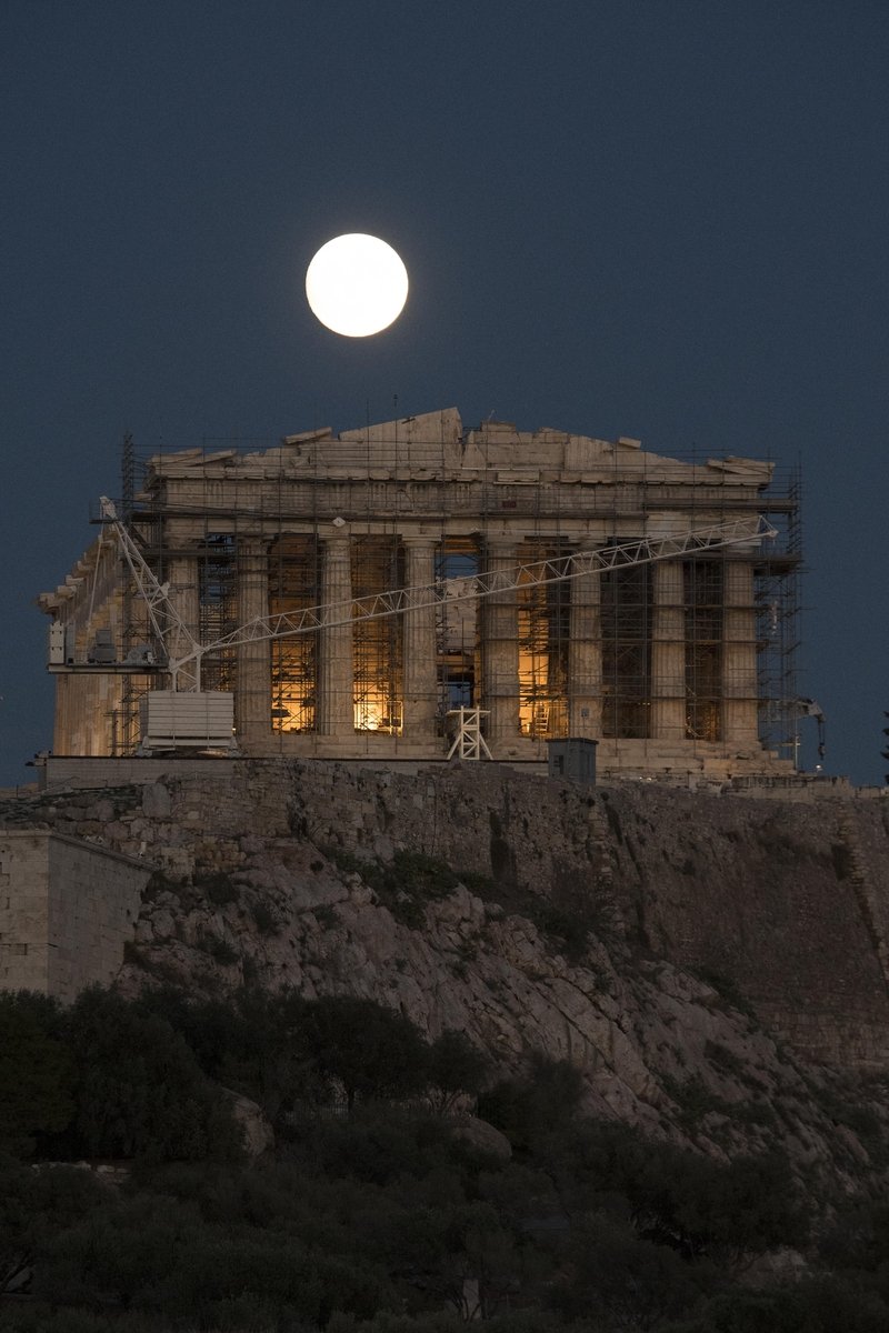 Μοναδική η πανσέληνος απόψε -Πιο μεγάλο το φεγγάρι, πιο λαμπερό, θα βρεθεί στην κοντινότερη θέση στη Γη από ποτέ [εικόνες] | iefimerida.gr 2