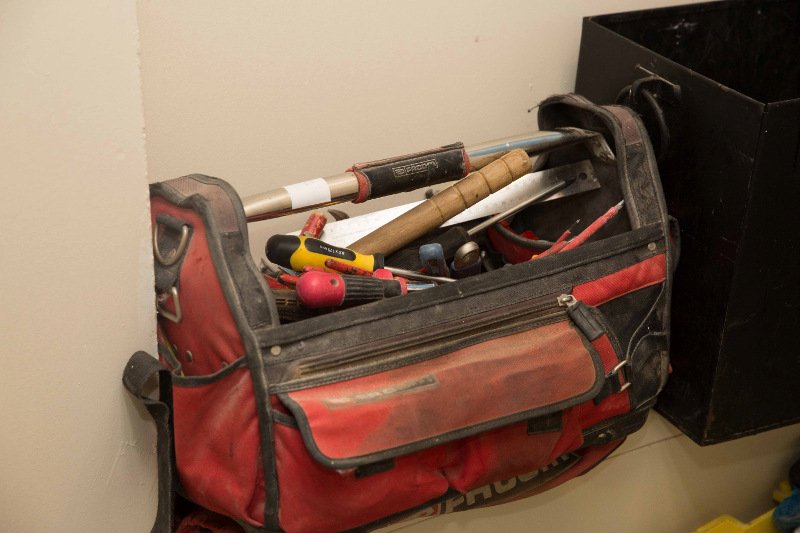 600.000 ευρώ, τραπεζικά βιβλιάρια, χρυσές λίρες και φύλλα χρυσού, ράβδοι ασημιού, πλήθος κοσμημάτων και πολυτελή οχήματα -Τα κλοπιμαία της μαφίας των Ρομά [εικόνες] | iefimerida.gr 6