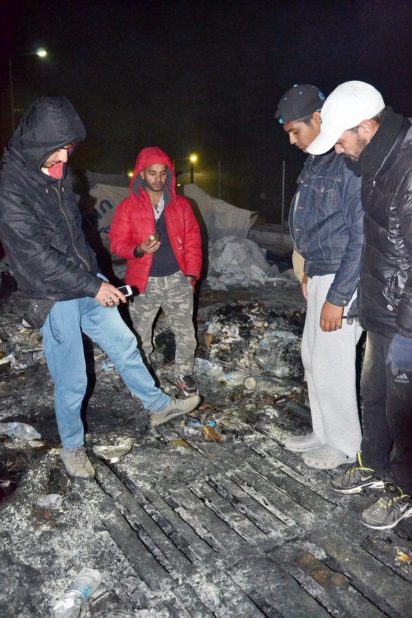 Χάος στη Μόρια: Εκρηξη στο hot spot προσφύγων -Δύο νεκροί  [εικόνες] | iefimerida.gr 6