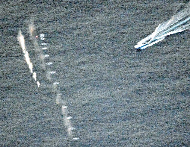 Καταδίωξη βγαλμένη από Χόλιγουντ: Ελεύθερος σκοπευτής σε ελικόπτερο ακινητοποιεί ταχύπλοο εμπόρων ναρκωτικών [εικόνες] | iefimerida.gr 0