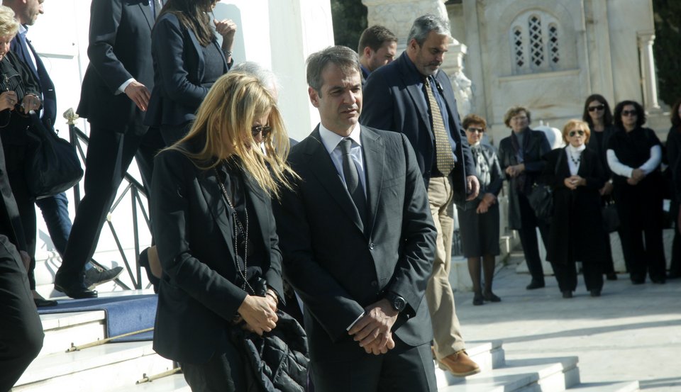 Μητσοτάκης, Σαμαράς, Κατσέλη, Μαρινάκης και Μελισσανίδης στην κηδεία Τουρκολιά [εικόνες] | iefimerida.gr 3