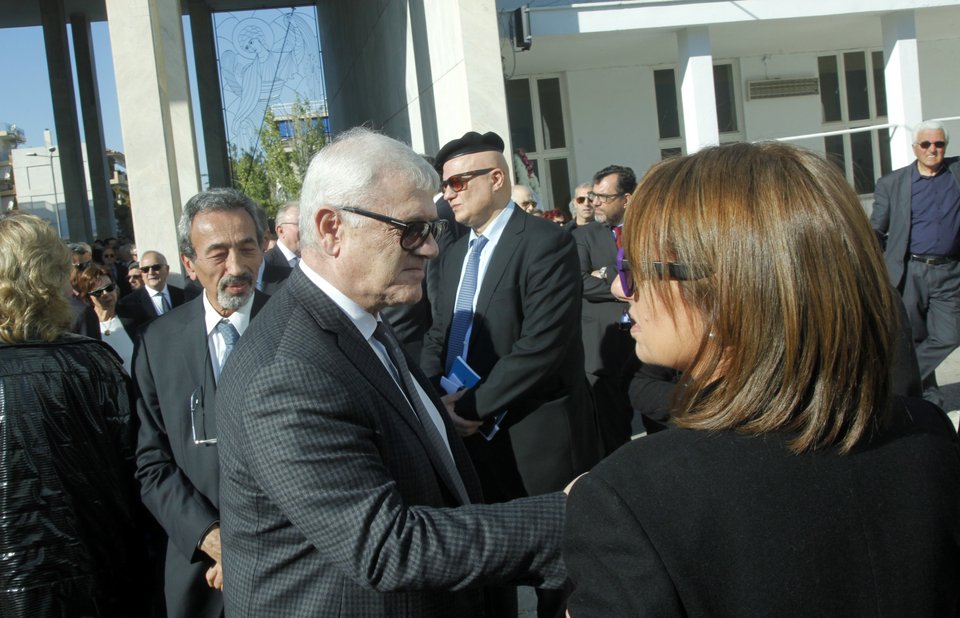Μητσοτάκης, Σαμαράς, Κατσέλη, Μαρινάκης και Μελισσανίδης στην κηδεία Τουρκολιά [εικόνες] | iefimerida.gr 5