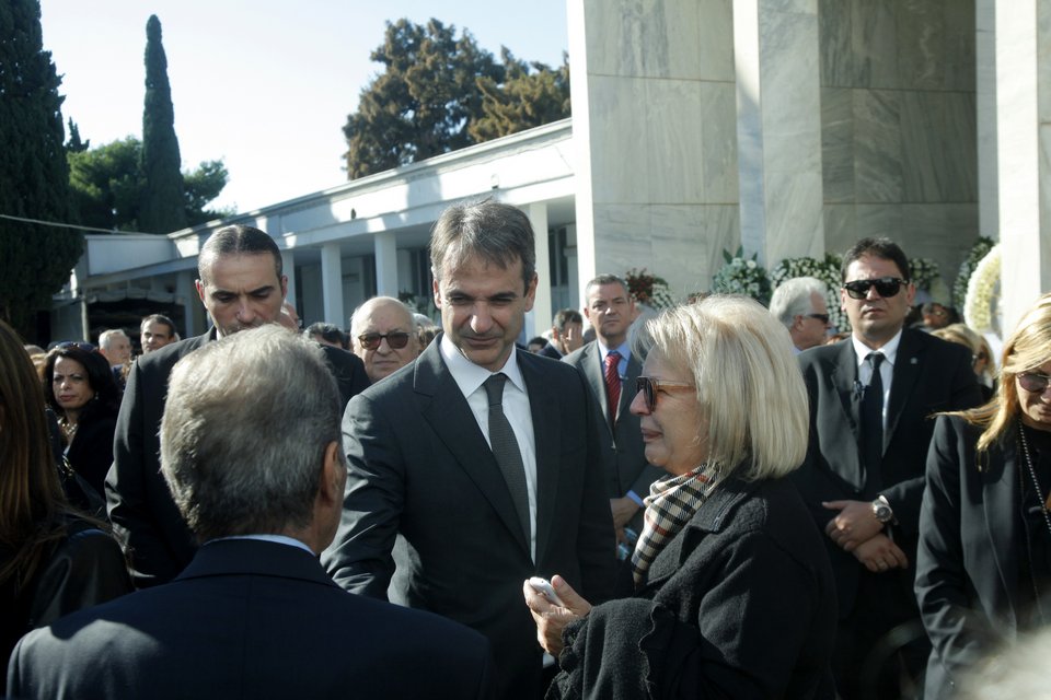 Μητσοτάκης, Σαμαράς, Κατσέλη, Μαρινάκης και Μελισσανίδης στην κηδεία Τουρκολιά [εικόνες] | iefimerida.gr 6