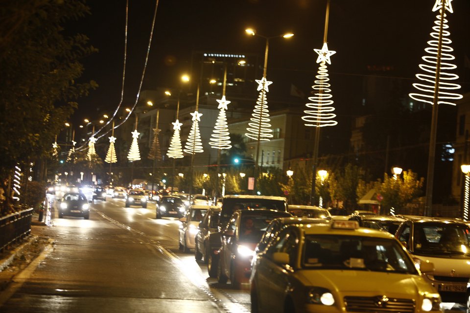 Η Αθήνα στολίστηκε ήδη Χριστουγεννιάτικα! [εικόνες] | iefimerida.gr 2