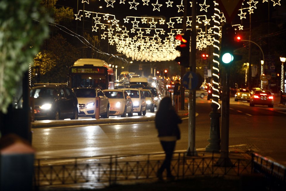 Η Αθήνα στολίστηκε ήδη Χριστουγεννιάτικα! [εικόνες] | iefimerida.gr 0