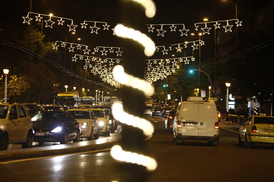 Η Αθήνα στολίστηκε ήδη Χριστουγεννιάτικα! [εικόνες] | iefimerida.gr 3