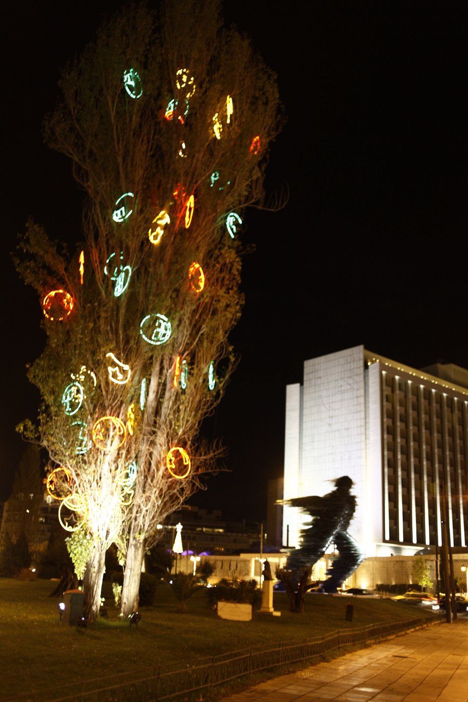 Η Αθήνα στολίστηκε ήδη Χριστουγεννιάτικα! [εικόνες] | iefimerida.gr 1