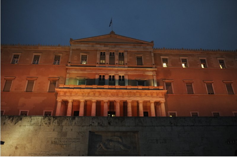 Η Βουλή και ο Λευκός Πύργος στα πορτοκαλί για την εξάλειψη της βίας κατά των γυναικών [εικόνες] | iefimerida.gr 0