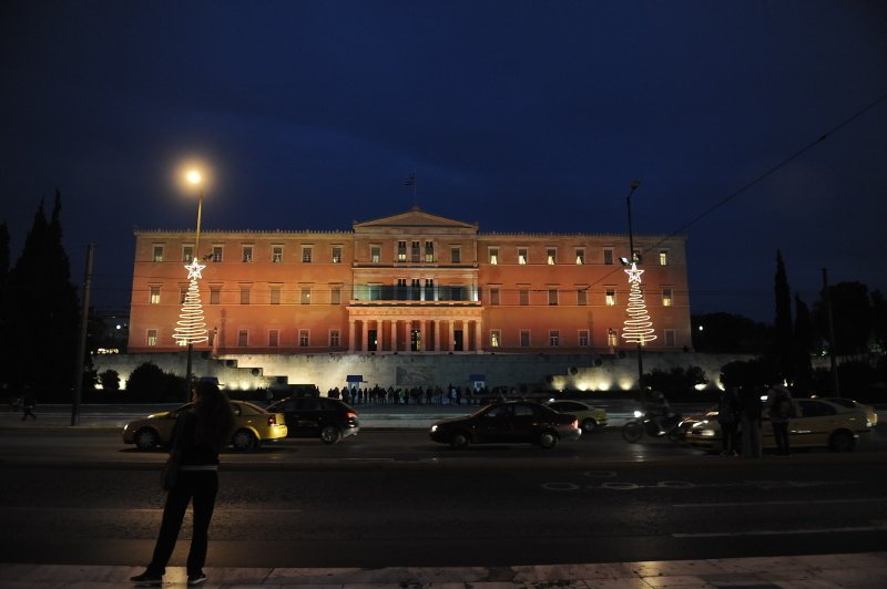 Η Βουλή και ο Λευκός Πύργος στα πορτοκαλί για την εξάλειψη της βίας κατά των γυναικών [εικόνες] | iefimerida.gr 2