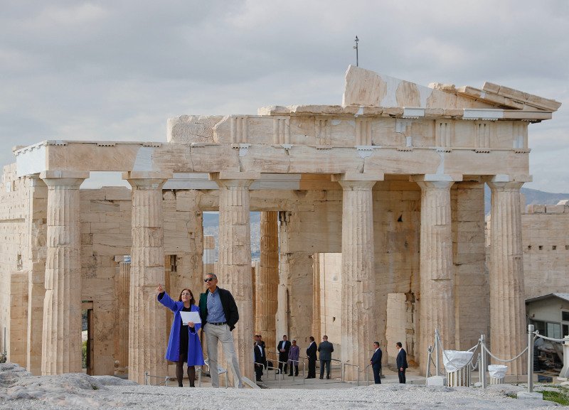 Στον Ιερό Βράχο της Ακρόπολης και στο Μουσείο ξεναγήθηκε ο Ομπάμα [εικόνες] | iefimerida.gr 2