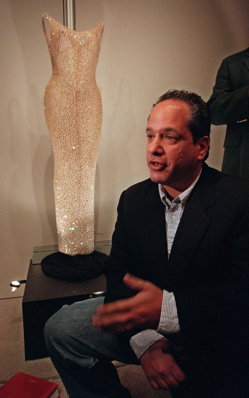 Τιμή ρεκόρ έπιασε το θρυλικό φόρεμα της Μονρόε -Το φορούσε στα γενέθλια του Κέννεντι [εικόνες&βίντεο] | iefimerida.gr 3