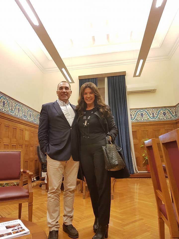 Η Βάνα Μπάρμπα στη Βουλή, με τον Δημήτρη Καμμένο (ΑΝΕΛ) [εικόνα] | iefimerida.gr 1