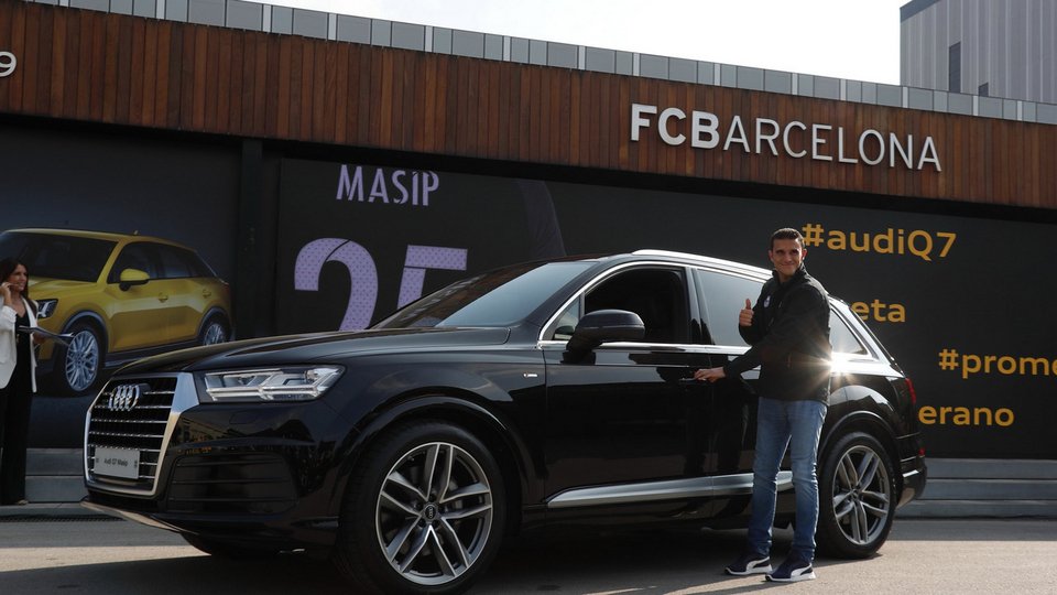 Οι παίκτες της Μπαρτσελόνα παρέλαβαν τα νέα τους Audi -Τι διάλεξαν Μέσι, Σουάρες, Νεϊμάρ [εικόνες] | iefimerida.gr 6