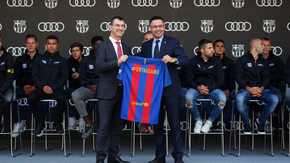 Οι παίκτες της Μπαρτσελόνα παρέλαβαν τα νέα τους Audi -Τι διάλεξαν Μέσι, Σουάρες, Νεϊμάρ [εικόνες] | iefimerida.gr 9