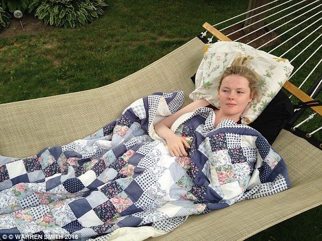 Το «σύνδρομο της ωραίας κοιμωμένης» -Η 22χρονη που κοιμάται 22 ώρες την ημέρα [εικόνες]  | iefimerida.gr 2