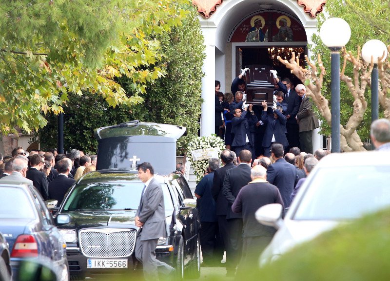 Σε κλειστό οικογενειακό κύκλο η κηδεία του Ανδρέα Βγενόπουλου [εικόνες] | iefimerida.gr 4