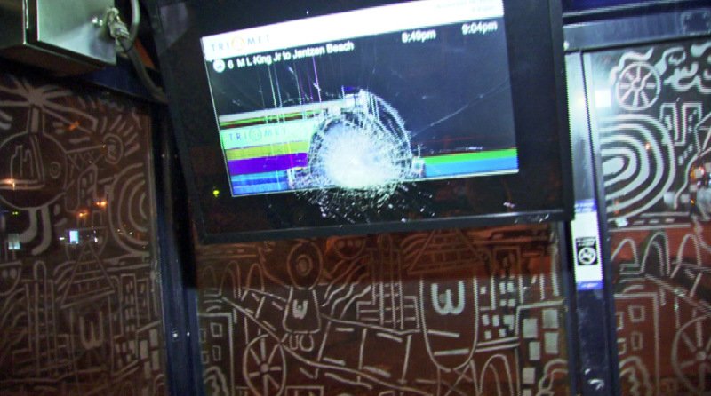 Βίαια επεισόδια στο Πόρτλαντ σε διαδήλωση κατά του Τραμπ [εικόνες & βίντεο] | iefimerida.gr 3