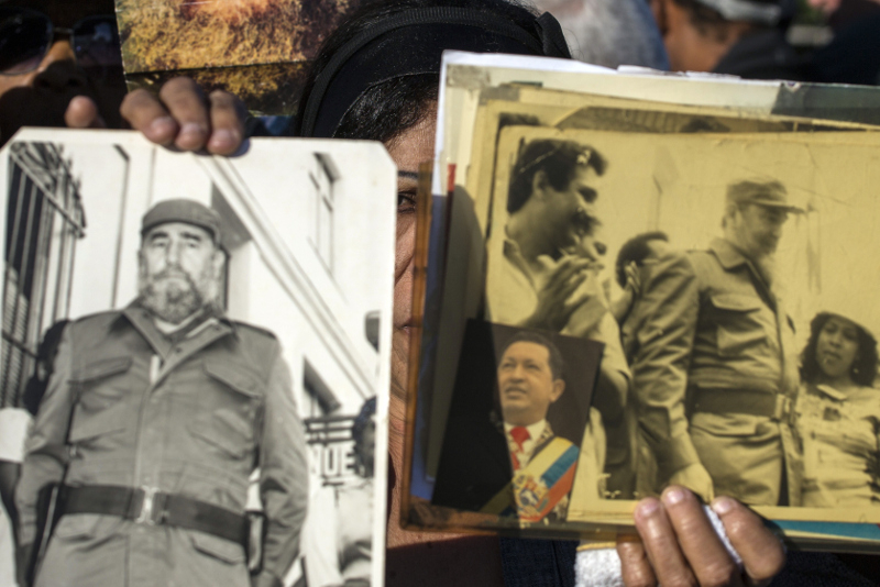 Ατελείωτες ουρές Κουβανών για το τελευταίο αντίο στον Φιντέλ Κάστρο -Με δάκρυα στα μάτια [εικόνες] | iefimerida.gr 2