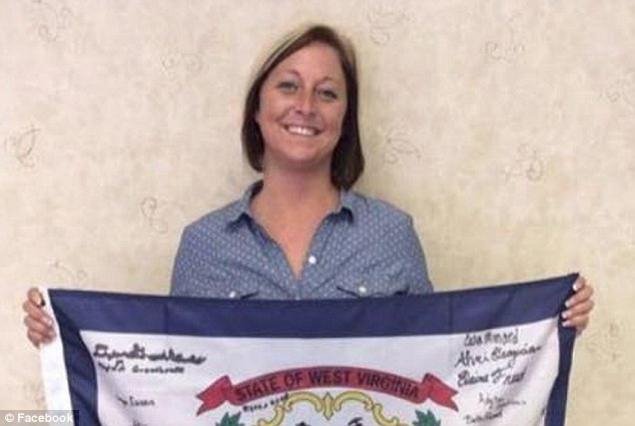 Παραιτήθηκε η δήμαρχος που αποκάλεσε τη Μισέλ Ομπάμα «πίθηκο με τακούνια» [εικόνες] | iefimerida.gr 2