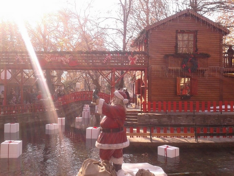 Ερχονται Χριστούγεννα! Πυρετώδεις οι προετοιμασίες για το χωριό του Αϊ-Βασίλη στη Δράμα [εικόνες]  | iefimerida.gr 0