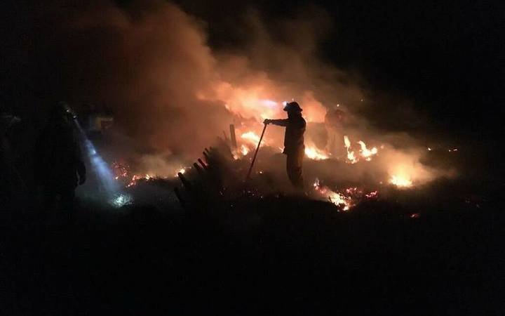 Γυναίκα ναυαγός ήθελε να στείλει σήμα SOS και έκαψε όλο το νησί! [εικόνες & βίντεο] | iefimerida.gr 0