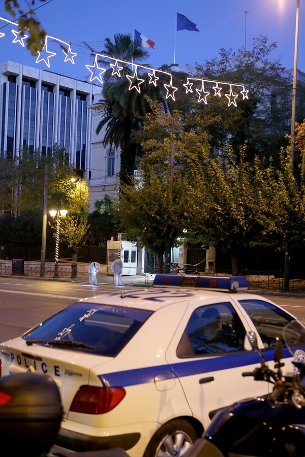 Τρομοκρατική επίθεση με χειροβομβίδα στη γαλλική πρεσβεία -Eνας τραυματίας [εικόνες] | iefimerida.gr 3