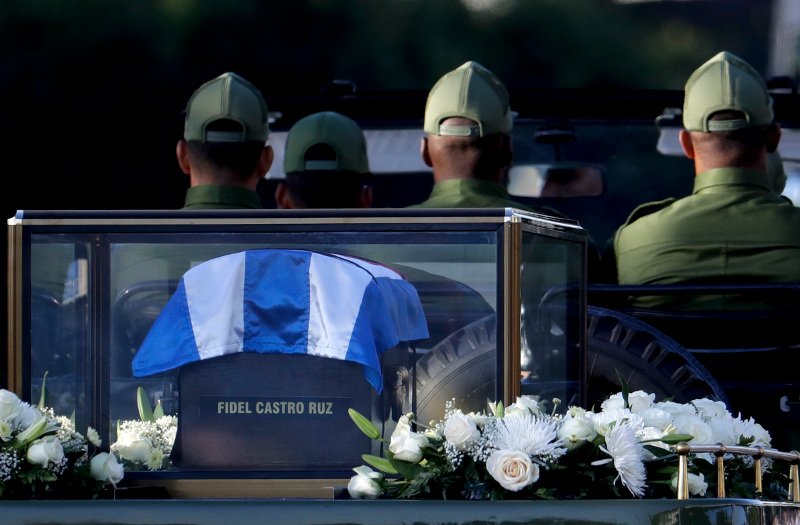 Το τελευταίο ταξίδι του Φιντέλ Κάστρο στην Κούβα -Η τέφρα του κομαντάντε θα διανύσει 950 χλμ. [εικόνες] | iefimerida.gr 5