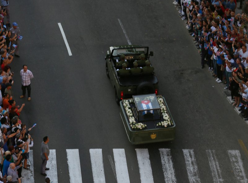 Το τελευταίο ταξίδι του Φιντέλ Κάστρο στην Κούβα -Η τέφρα του κομαντάντε θα διανύσει 950 χλμ. [εικόνες] | iefimerida.gr 7