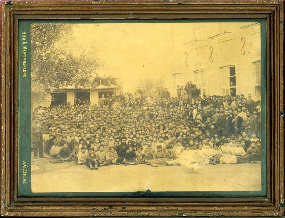 Η τέχνη της κλωστοϋφαντουργίας στην Ελλάδα από το Πολιτιστικό Ιδρυμα Ομίλου Πειραιώς [εικόνες] | iefimerida.gr 0