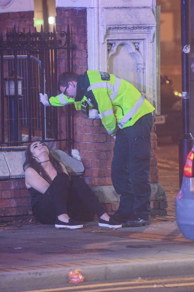 Halloween στην Αγγλία -Μεθύσι, κραιπάλες και ξάπλα στο δρόμο [εικόνες] | iefimerida.gr 6