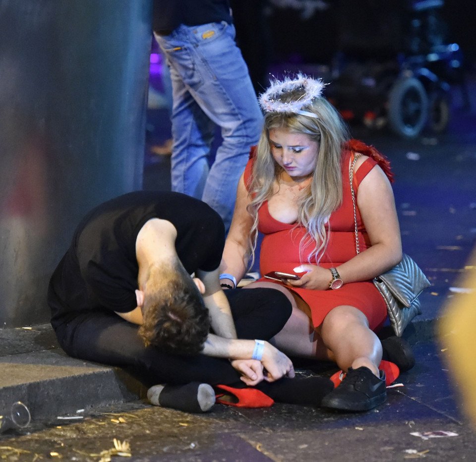 Halloween στην Αγγλία -Μεθύσι, κραιπάλες και ξάπλα στο δρόμο [εικόνες] | iefimerida.gr 3