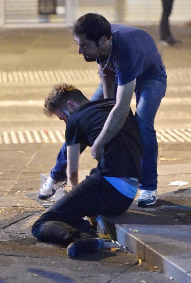 Halloween στην Αγγλία -Μεθύσι, κραιπάλες και ξάπλα στο δρόμο [εικόνες] | iefimerida.gr 2