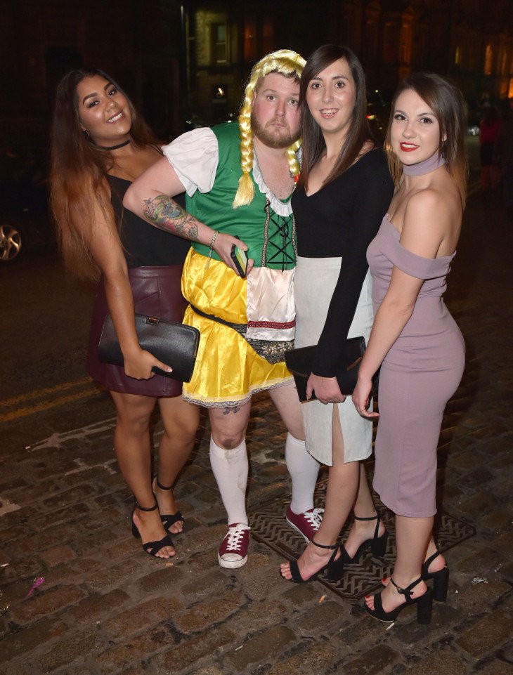 Halloween στην Αγγλία -Μεθύσι, κραιπάλες και ξάπλα στο δρόμο [εικόνες] | iefimerida.gr 16