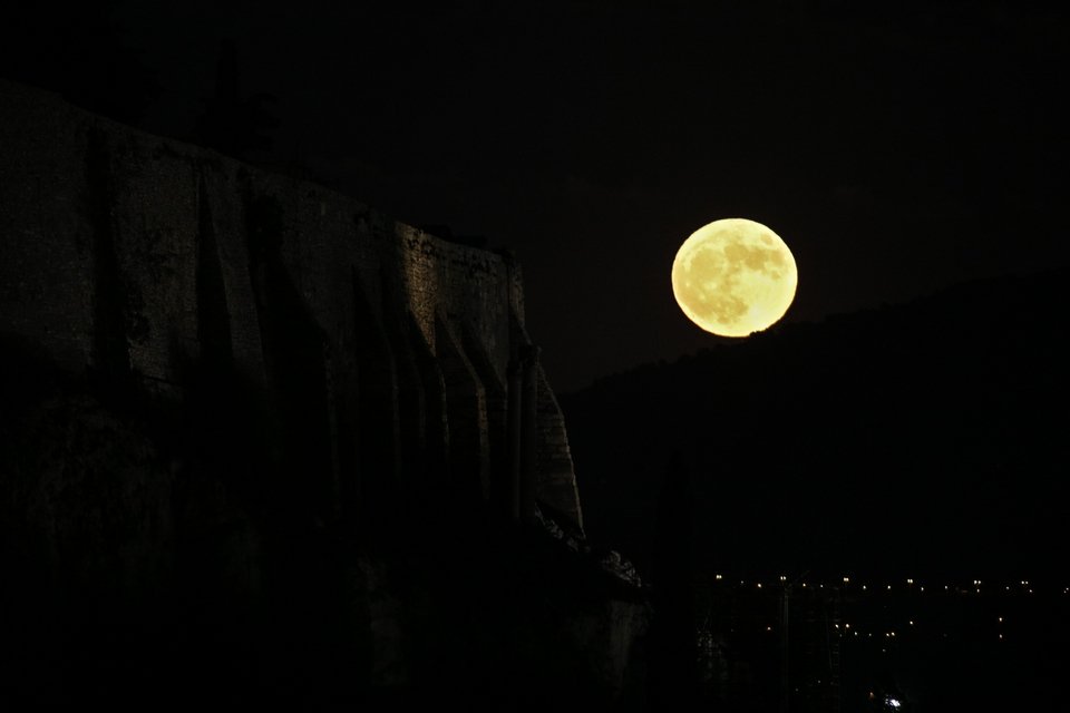 Δείτε την μοναδική πανσέληνο απόψε -Το Supermoon πάνω από την Αθήνα [εικόνες] | iefimerida.gr 3