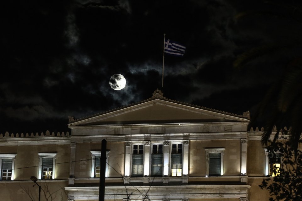 Δείτε την μοναδική πανσέληνο απόψε -Το Supermoon πάνω από την Αθήνα [εικόνες] | iefimerida.gr 2