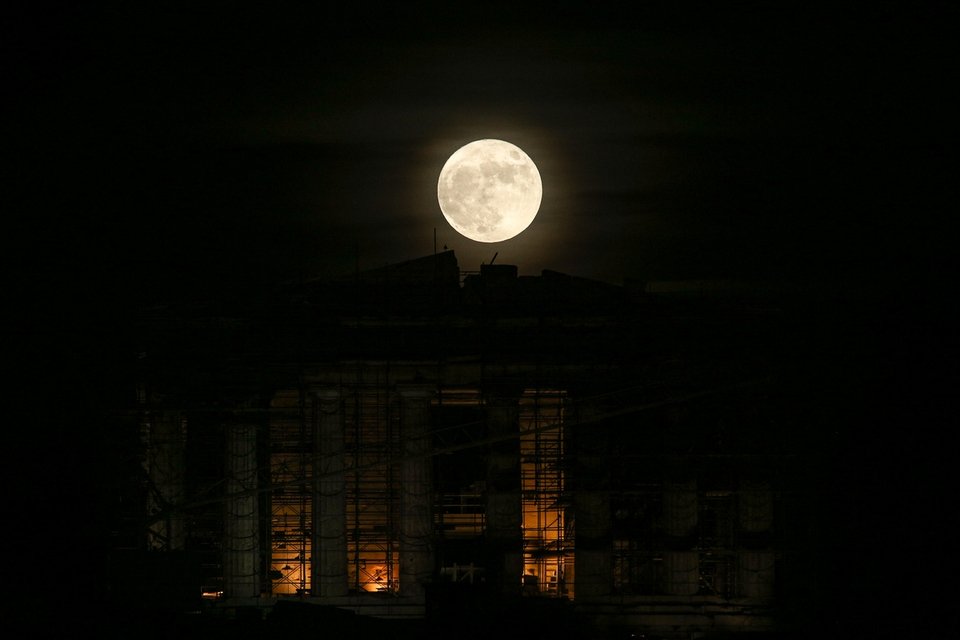 Δείτε την μοναδική πανσέληνο απόψε -Το Supermoon πάνω από την Αθήνα [εικόνες] | iefimerida.gr 1