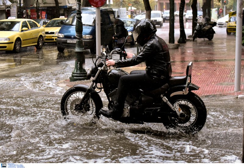 Αγρίεψε ο καιρός -Ισχυρή χαλαζόπτωση στην Αθήνα | iefimerida.gr 1