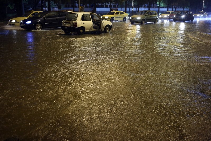 Σοβαρά προβλήματα από τη βροχή στην Αττική -Πλημμύρες και εγκλωβισμοί σε ΙΧ [εικόνες] | iefimerida.gr 9