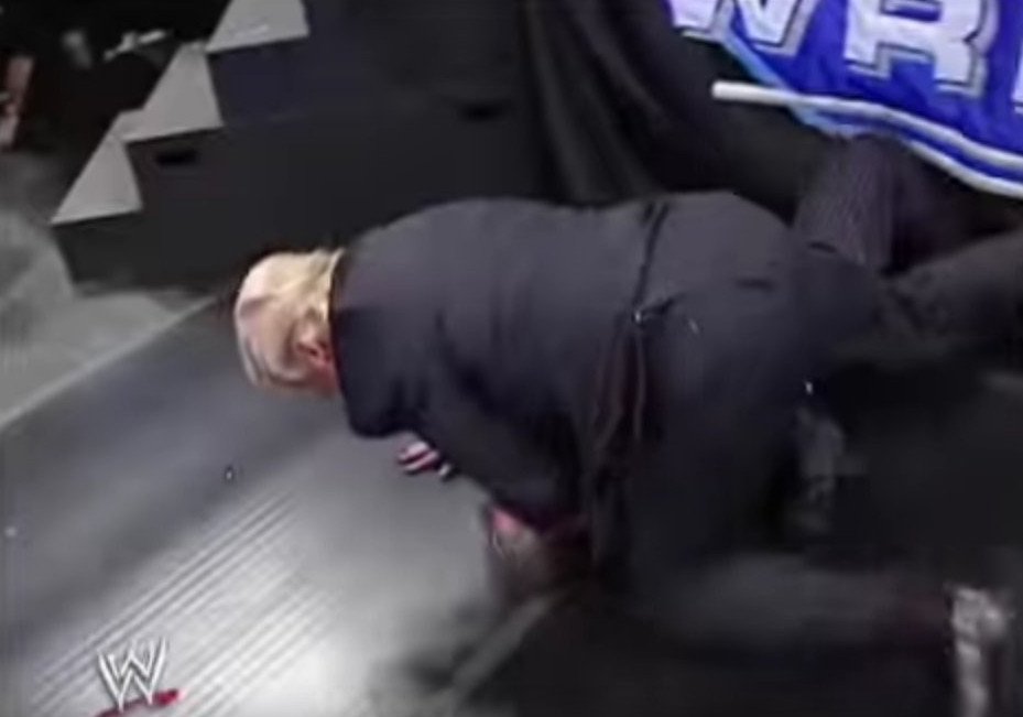 Οταν ο Τραμπ έπαιζε... κατς -Εριχνε και έτρωγε ξύλο και ξύριζε κεφάλια αντιπάλων [βίντεο] | iefimerida.gr 3