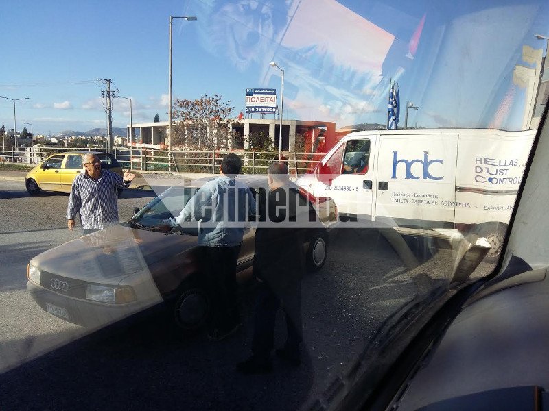 Ατύχημα στον Κηφισό, στο ρεύμα καθόδου [εικόνες] | iefimerida.gr 2