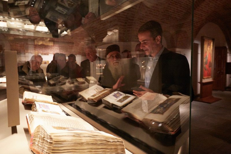 Ο Μητσοτάκης θυμάται τις δύο προηγούμενες επισκέψεις του στο Αγιον Ορος, με τον πατέρα του [εικόνες] | iefimerida.gr 3