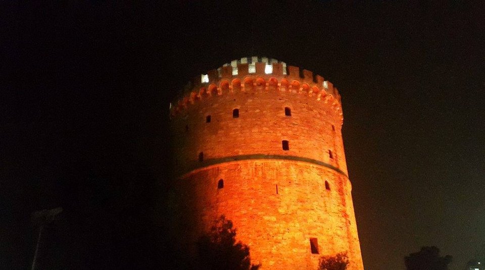 Η Βουλή και ο Λευκός Πύργος στα πορτοκαλί για την εξάλειψη της βίας κατά των γυναικών [εικόνες] | iefimerida.gr 4