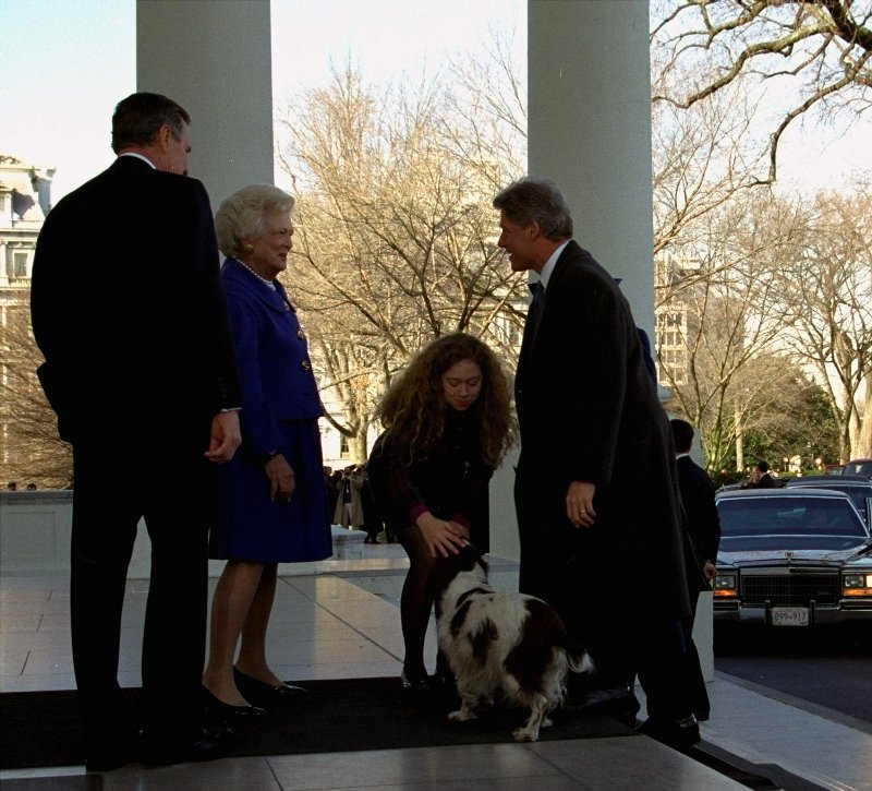 Τι μπορεί να κάνει ένα παιδί στον Λευκό Οίκο; -Πώς μεγάλωσαν εκεί Τσέλσι Κλίντον, Μαλία και Σάσα Ομπάμα [εικόνες] | iefimerida.gr 2