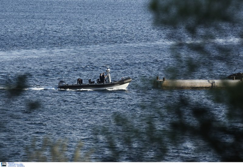 Το «πλωτό» φρούριο για τον Ομπάμα στη Βουλιαγμένη -Φουσκωτά σκάφη, πάνοπλοι άνδρες και βατραχάνθρωποι [εικόνες]  | iefimerida.gr 1